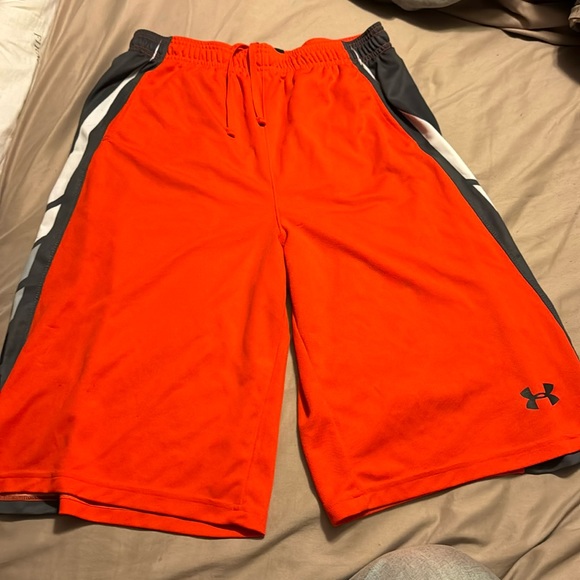 Youth XL Under Armour shorts! - Picture 1 of 5